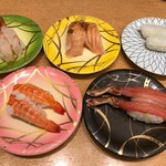 廻鮮寿司 しまなみ - 生赤エビ、エビ、サーモン大トロ炙り、生ずわい蟹、イカ