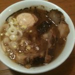 つけめんTETSU - 特製つけ麺のつけ汁(具材満載)