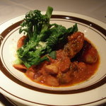 マザーエスタ - ビーツソーセージと豚肉、豆のトマト煮込み