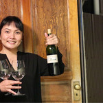 ファイ - ソムリエールから、席が空くまで外飲みワイン♪