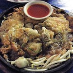 Sabai jai Keb tawan - Fried Oysters with Omelette on Hot Plate　150バーツ