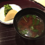 はらまさ - 赤だしとお新香