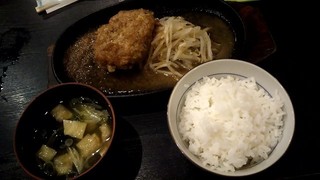 Kuimonoya Hanamizuki - 御飯と味噌汁もつけました。置き方逆！