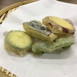 白樺食堂 - 天ぷらだって４品（ナス、ピーマン、サツマイモ、ズッキーニ）