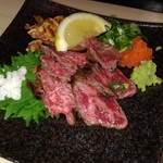 つなぎ - 牛肉　生で食す