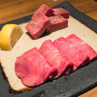 焼肉 うしみつ 恵比寿本店 - 雪室熟成スノーエイジングタンとタンしゃぶ盛り合わせ