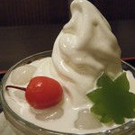 和風喫茶　志らみず - ソフトクリーム白玉＆焼き団子（ソフトクリーム白玉）