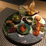 座屋 - 冬瓜すり流し フルーツほおずき もずく 鱧寿司 イチジクの赤ワイン煮 フルーツトマト 鰹の飯盗 海老・ウツボ・烏賊の嘴・海苔の揚げ物