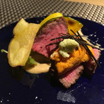 座屋 - 熊本県産黒毛和牛 雲丹を添えて