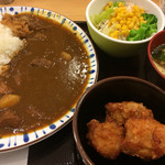 すき家 - からあげカレー600円にサラダセット150円
唐揚げがサクサクジューシーで◎