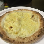 ピッザピッザピッザ - ガーリックチーズとポテサラコーン　焼成後