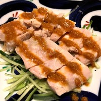 寅八商店 心斎橋店 - 蒸し鶏のバンバンジー