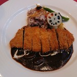 欧風カレー 白山舎 - カツカレー。カツもさくさくで美味しかった。