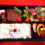 Sutekihausu Akane Ya - 【フィレステーキ弁当】2160円。味付けは塩コショウのみ。