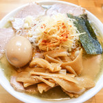 自家製中華そば としおか - 料理写真:塩チャーシュー麺