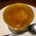 レストランユニック - 菊芋のムースとズワイガニ，コンソメジュレ添え