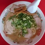 とん吉 - 濃厚な豚骨ラーメン。おいしそう！