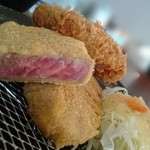 華ノ枝 - 牛カツ パン粉が細かく食べやすい