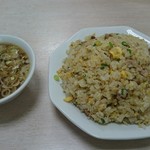 東京飯店 - チャーハン並盛、スープ付き。旨い！