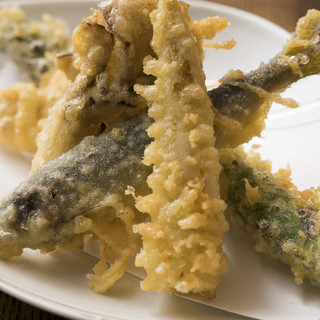 Freshly fried seasonal ingredients one by one. [Tempura] is a must-try!