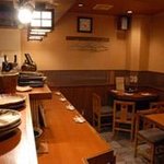 串まる - 落ち着いた店内で、お食事とおしゃべりを楽しむのに最適