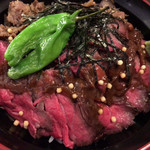 肉和食と蕎麦 ほねぎし - 赤身肉アップ