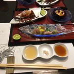 和匠よし乃 - お造り 伊勢海老、赤海胆、鮃薄造り 刺身醤油、岩塩、ゆず酢で