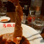 万豚記 - 広東麺、こんな豚肉が5枚