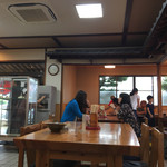 手打ちうどん つるや - 店内が綺麗になってますねー