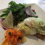 サジェッション(選べる)コース 2200円
          前菜 サラダにキッシュ付き