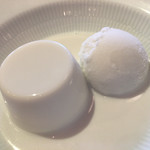 ビストロ ラ ポーレ - デザートはココナッツのパンナコッタとソルベ