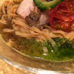 饗 くろ喜 - 煮干しマー油、バジルオイル