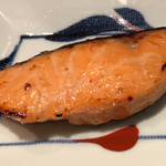 銀座 圓 - 紅鮭粕漬け焼き
      旨味の詰まった厚みのある紅鮭