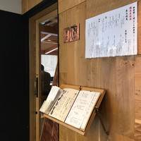 銀座 圓 - ビル2階の入口。
                ビルの逆サイドはとんかつ屋さん。