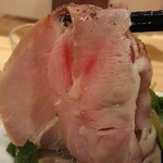 自家製麺 うろた - 低温調理チャーシュー。リフト(^-^)/
      