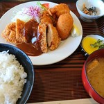 ひな鳥金子 - サービス定食（870円）