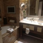 Conrad Macao Cotai Central‎ - お風呂。シャワーブースもあります