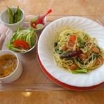 Kami Hikouki - ランチ：パスタセット（チョリソーソーセージとシーズン野菜のペペロンチーノパスタ）