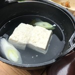 御厨 - 白ほたる豆腐店の豆腐を使った湯豆腐。