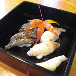 陸女鮨 - 煮穴子と北寄貝の湯霜造り。