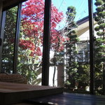 陸女鮨 - 席から庭を臨むと…