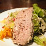 プールトワ - ランチコース 1820円 の田舎風パテとサラダ