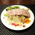 プールトワ - ランチコース 1820円 の田舎風パテとサラダ