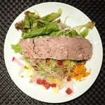 プールトワ - ランチコース 1820円 の田舎風パテとサラダ