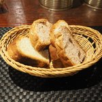 プールトワ - ランチコース 1820円 のくるみパン