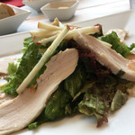 ラ・メール・プラール 横浜みなとみらい店 - ハーブチキンとリンゴのサラダ仕立て