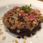 コウソカフェ ビオライズ - ごぼうとカカオのブラウンパンケーキ