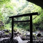 華幸望 - おまけ 天安河原の石積みと鳥居