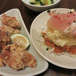 Sakenomi Yokochou Teshi - ハッピーアワープランの唐揚げとポテサラ。