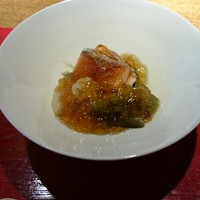 賛否両論 名古屋 - 鮭と赤茄子、白きくらげの生姜ジェル和え
